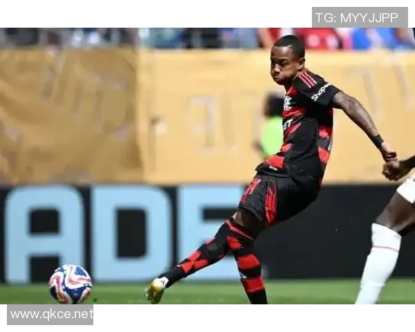 弗拉门戈门将失误送礼对手轻松进球引发全场哄笑 弗拉门戈门将失误送礼对手轻松进球引发全场哄笑