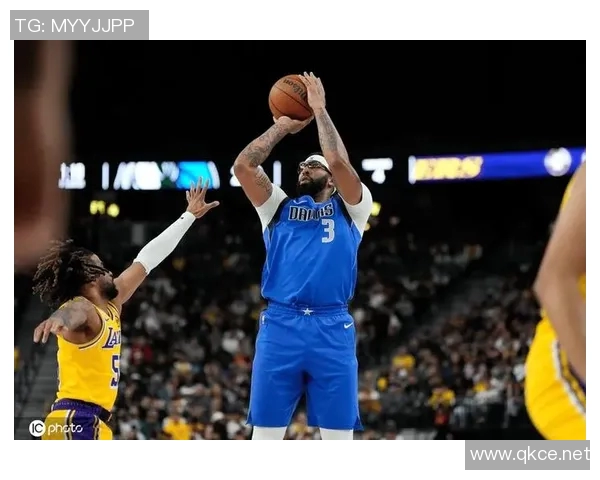 浓眉寄语弗拉格希望他放松心态未来将由他承担重任