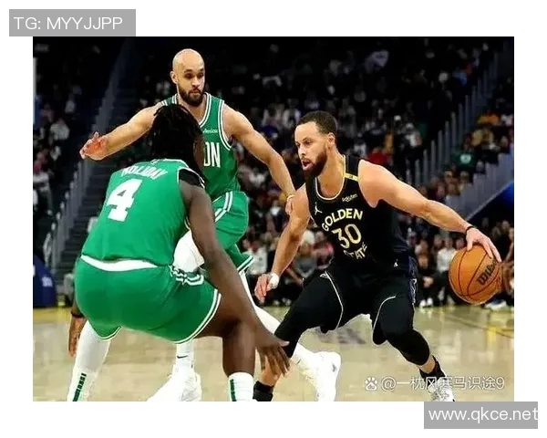 库里盛赞巴特勒训练赛表现出色攻防两端展现统治力 库里盛赞巴特勒训练赛表现出色攻防两端展现统治力