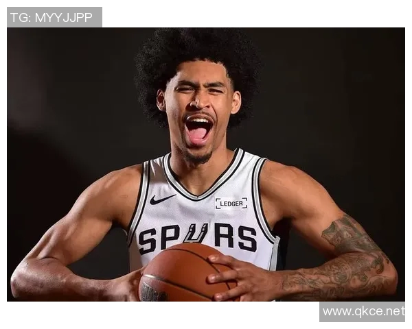 弗拉格称赞莱昂纳德为攻防一体的顶尖球员一直是我努力追求的目标