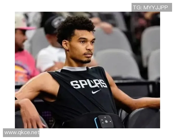 文班表现惊艳砍下40分15板帕金斯称其为十年内最具统治力的球员