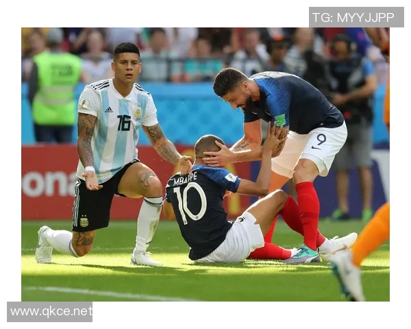 刘越批评裁判判罚点球过于牵强认为其业务水平不足影响比赛公正性