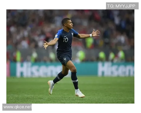 姆巴佩今日室内训练状态良好明日将决定是否参加西超杯对决